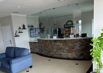 Days Inn by Wyndham Humble/Houston Intercontinental Airport hotel thumbnail 2