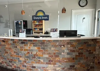 Days Inn by Wyndham Humble/Houston Intercontinental Airport hotel thumbnail 3
