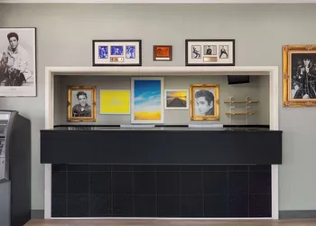 Days Inn by Wyndham Memphis at Graceland hotel thumbnail 2