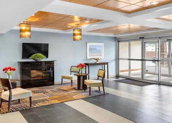 Best Western Thompson Hotel & Suites hotel thumbnail 3