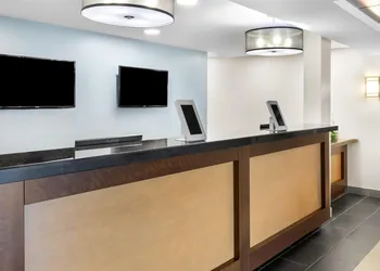 Best Western Thompson Hotel & Suites hotel thumbnail 4