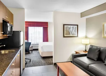Best Western Thompson Hotel & Suites hotel thumbnail 5