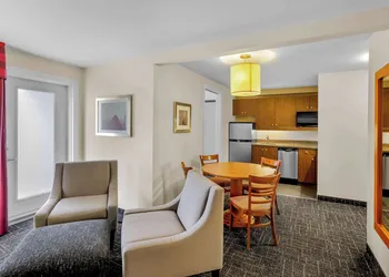 Best Western Thompson Hotel & Suites hotel thumbnail 8