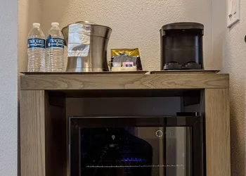 Hilton Austin Airport hotel thumbnail 3