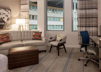 Hilton Austin Airport hotel thumbnail 4