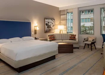 Hilton Austin Airport hotel thumbnail 6
