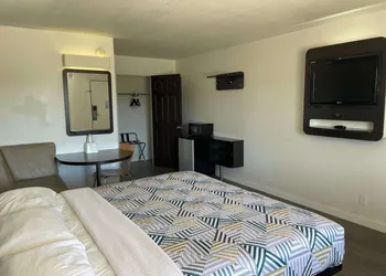 Motel 6 Wichita Falls, TX - North hotel thumbnail 8