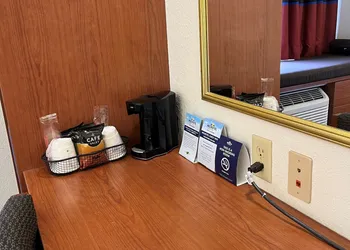 Microtel Inn & Suites by Wyndham Lady Lake/The Villages hotel thumbnail 7