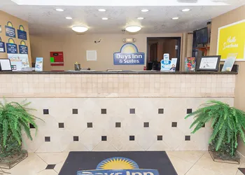 Days Inn by Wyndham Oklahoma City hotel thumbnail 3