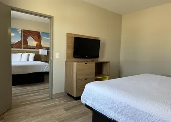 Days Inn by Wyndham Oklahoma City hotel thumbnail 4