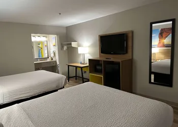Days Inn by Wyndham Oklahoma City hotel thumbnail 6