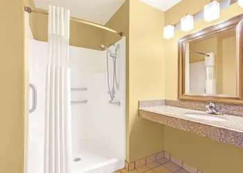 Days Inn by Wyndham Oklahoma City hotel thumbnail 8