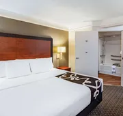 La Quinta Inn & Suites by Wyndham Houston Baytown East hotel detail image 5