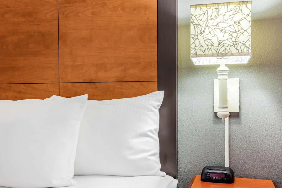 La Quinta Inn & Suites by Wyndham Houston Baytown East hotel detail image 6