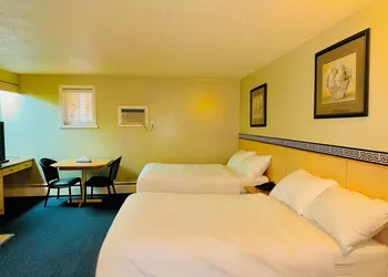 Silver Crest Lodge hotel thumbnail 3
