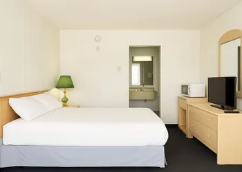 Silver Crest Lodge hotel thumbnail 7