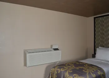 AArya Hotel By Niagara Fashion Outlets hotel thumbnail 6