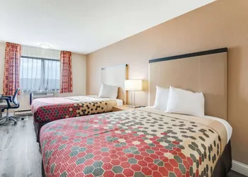Econo Lodge Madison East hotel thumbnail 4