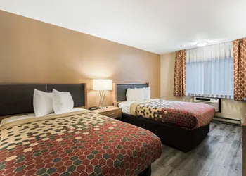 Econo Lodge Madison East hotel thumbnail 7