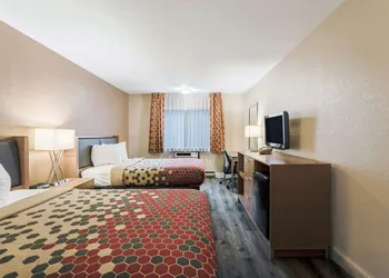 Econo Lodge Madison East hotel thumbnail 8