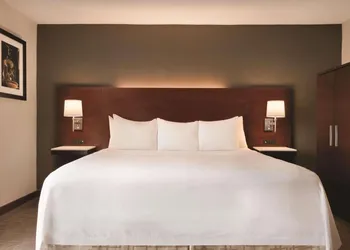 Radisson Hotel Cincinnati Riverfront hotel thumbnail 7