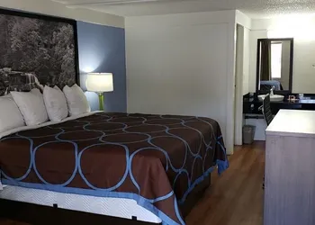 Super 8 by Wyndham Asheville/Biltmore hotel thumbnail 4