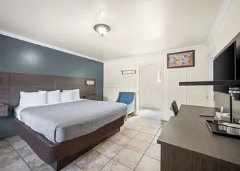 Econo Lodge Inn & Suites Heavenly Village Area hotel thumbnail 7