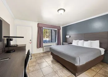 Econo Lodge Inn & Suites Heavenly Village Area hotel thumbnail 8