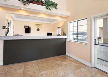 Days Inn by Wyndham San Antonio Airport hotel thumbnail 4