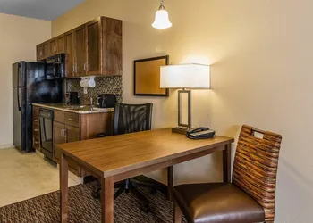 MainStay Suites Watford City - Event Center hotel thumbnail 8