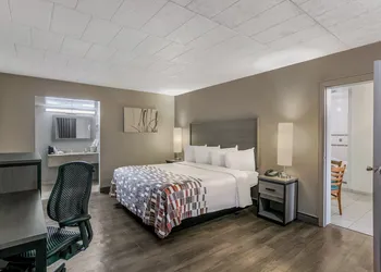 Red Roof Inn Baltimore hotel thumbnail 7