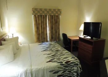 Red Roof Inn & Suites Galloway hotel thumbnail 5