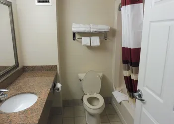 Red Roof Inn & Suites Galloway hotel thumbnail 6