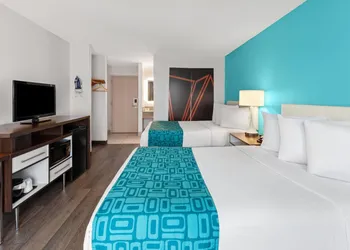 Howard Johnson by Wyndham Romulus Detroit Metro Airport hotel thumbnail 5
