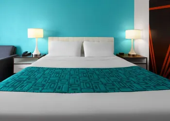 Howard Johnson by Wyndham Romulus Detroit Metro Airport hotel thumbnail 6