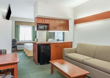 Days Inn by Wyndham near Kansas Speedway hotel thumbnail 6