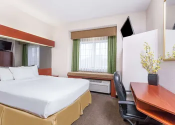 Days Inn by Wyndham near Kansas Speedway hotel thumbnail 4