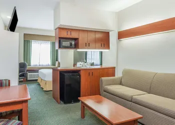 Days Inn by Wyndham near Kansas Speedway hotel thumbnail 6