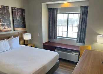 Days Inn by Wyndham near Kansas Speedway hotel thumbnail 7