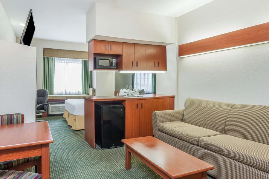 Days Inn by Wyndham near Kansas Speedway hotel detail image 6