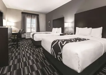 La Quinta Inn & Suites by Wyndham Fort Worth West - I-30 hotel thumbnail 5