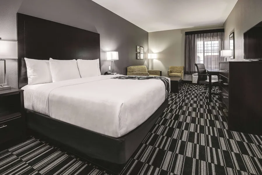 La Quinta Inn & Suites by Wyndham Fort Worth West - I-30 hotel detail image 6