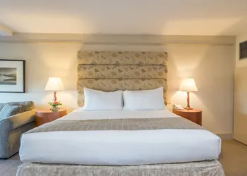Breakwater Inn hotel thumbnail 2