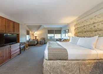 Breakwater Inn hotel thumbnail 3