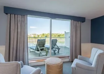 Breakwater Inn hotel thumbnail 6