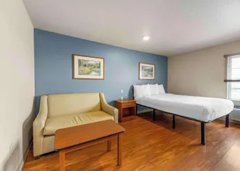 Studio 6 Extended Stay Oklahoma City Norman OK hotel thumbnail 4