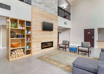 Comfort Suites Shenandoah-The Woodlands hotel thumbnail 4