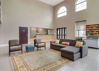 Comfort Suites Shenandoah-The Woodlands hotel thumbnail 5