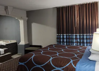 Super 8 by Wyndham Belleville St. Louis Area hotel thumbnail 4