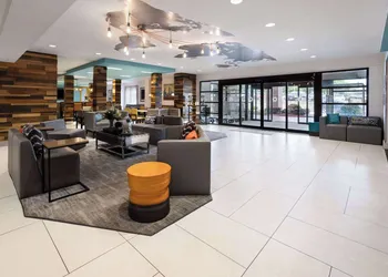 La Quinta Inn & Suites by Wyndham Atlanta Airport North hotel thumbnail 5